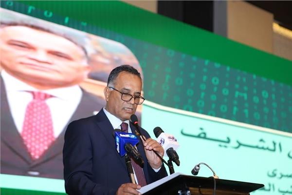  الدكتور عيسى الشريف