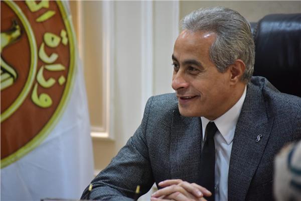 وزير العمل حسن شحاته