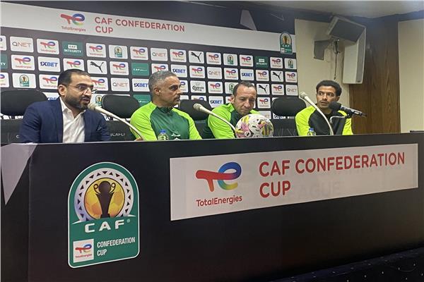 البرتغالي جوزيه جوميز خلال المؤتمر الصحفي