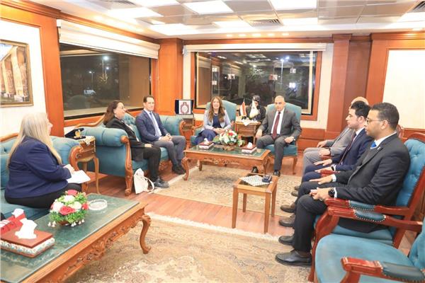 محافظ سوهاج يستقبل سفيرة الولايات المتحدة الأمريكية