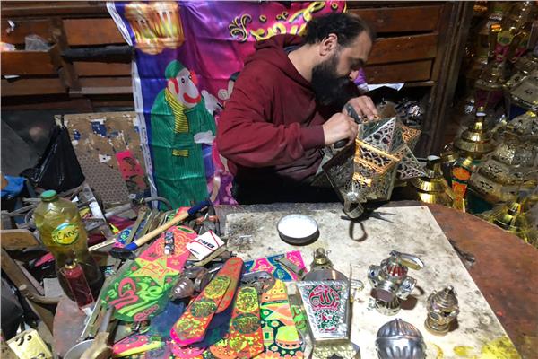 أبو أدهم صانع الفوانيس الصاج 