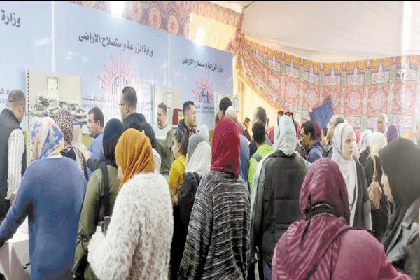 معرض «خير مزارعنا لأهالينا» يشهد إقبالاً كبيراًِ من المواطنين