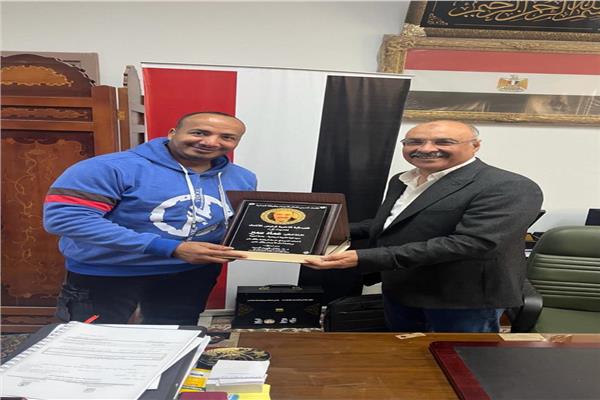 اتحاد كمال الأجسام يُكريم عميد ووكيل تربية رياضية أسيوط