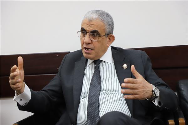 النائب عادل عبد الفضيل رئيس لجنة القوي العاملة بمجلس النواب