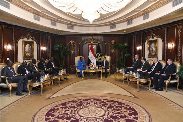 وزير الداخلية يستعرض أوجه التعاون مع نظيره لدولة جنوب السودان 
