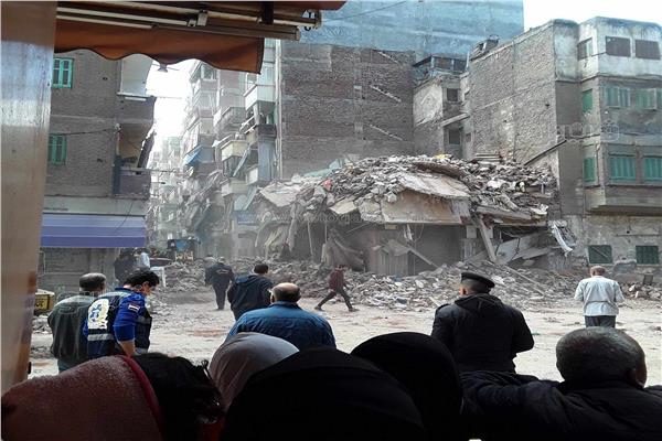 انهيار مبنى مكون من 4 طوابق بمنطقة الورديان