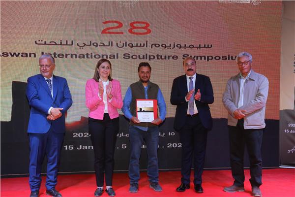 فعاليات سيمبوزيوم أسوان الدولي لفن النحت