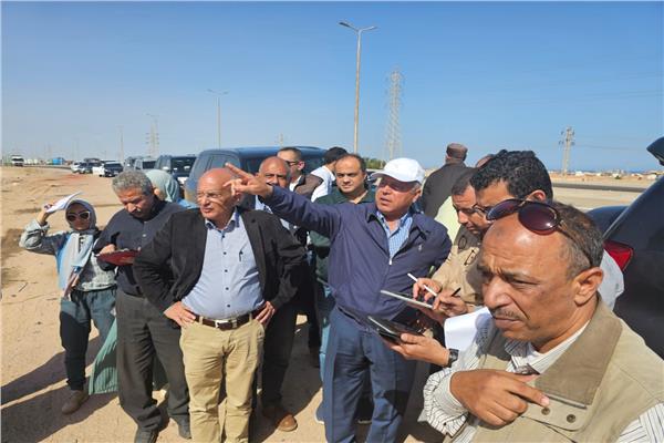 المهندس كامل الوزير أثناء الجولة التفقدية