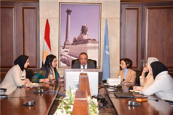  محافظ الإسكندرية خلال الاجتماع عبر تقنية الفيديو