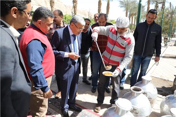  محافظ المنيا خلال جولة تفقدية