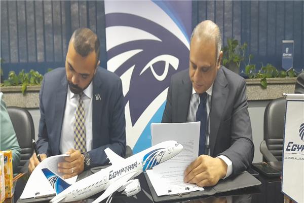 جانب من توقيع الاتفاقية 