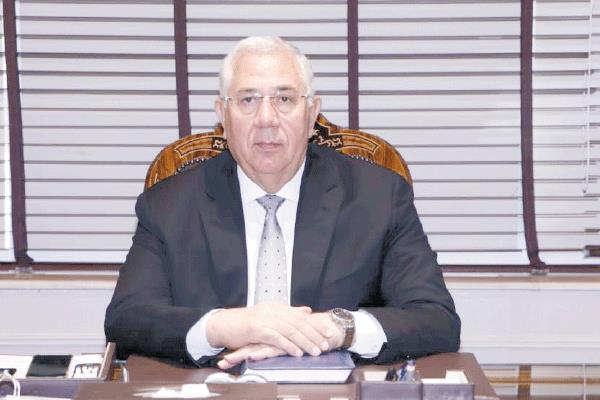 وزير الزراعة السيد القصير