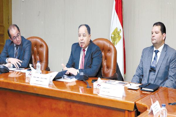 د. محمد معيط خلال اجتماعه مع ممثلى مجتمع الأعمال