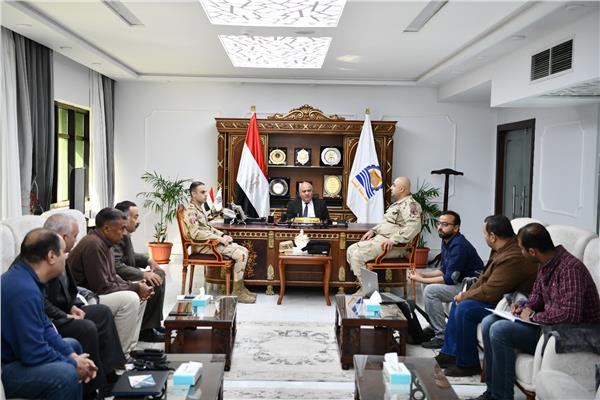 محافظ قنا 
