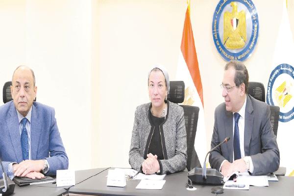 وزراء البترول والبيئة والطيران خلال الاجتماع