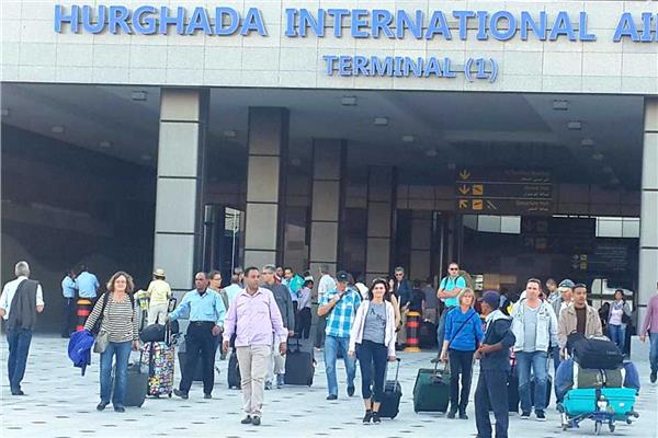 إقبال سياحي متزايد بمطارا الغردقة