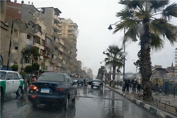 موجة من الأمطار والطقس السيئ