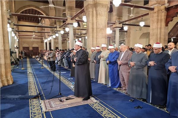 آلاف المصلين اليوم الثلاثاء في الليلة العاشرة من شهر رمضان ‏المبارك