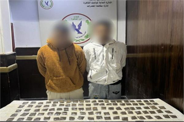 المتهمين وبحوزتهما المضبوطات