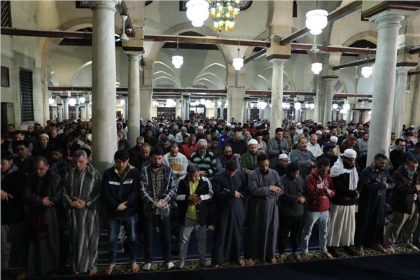 آلاف المصلين اليوم الخميس إلى الجامع الأزهر
