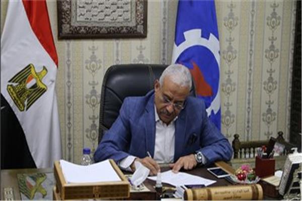 اللواء عبدالمجيد صقر محافظ السويس