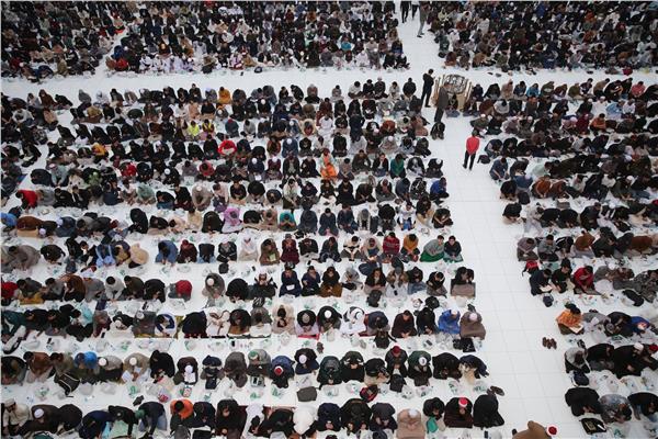  تجهيز صحن الجامع للإفطار الجماعي للطلاب الوافدين بواقع 5 آلاف وجبة
