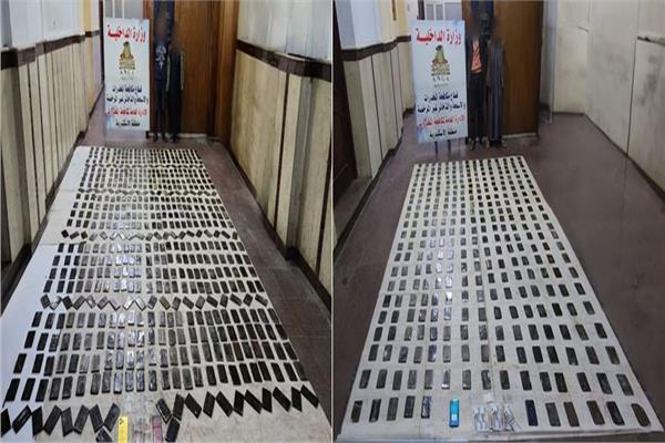 المتهمون وبحوزتهم المضبوطات