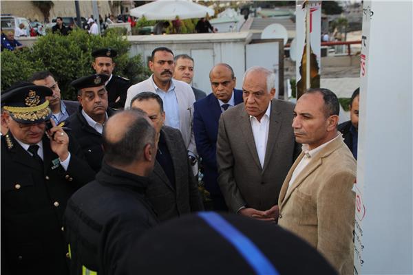 محافظ الجيزة يتابع ميدانيا جهود رجال الحماية المدنية
