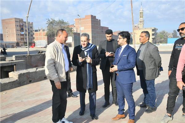 محافظ الغربية خلال الجولة