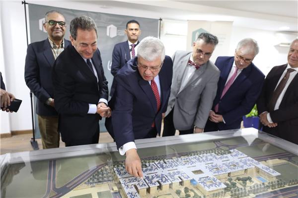 وزير التعليم العالي والسفير الفرنسي