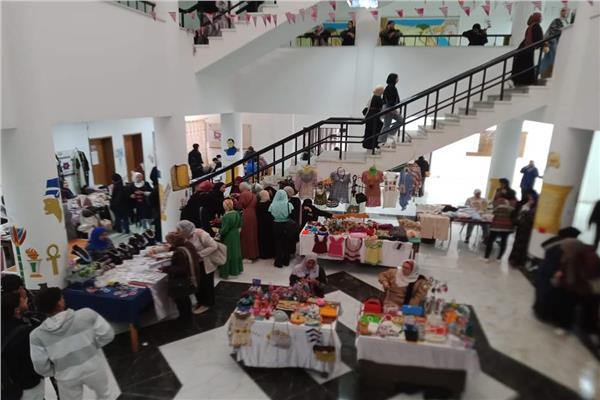 جامعة القناة تفتتح معرض تراثنا  للحرف اليدوية
