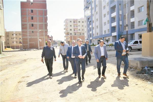 محافظ الغربية خلال جولته