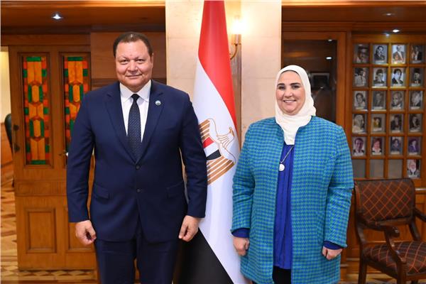 وزيرة التضامن الاجتماعي تلتقي رئيس الهيئة العامة للاعتماد والرقابة الصحية