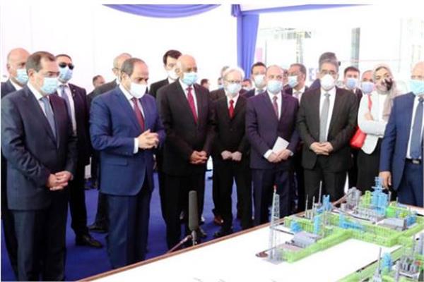 السيسي أثناء افتتاح أكبر مجمع لتكرير البترول