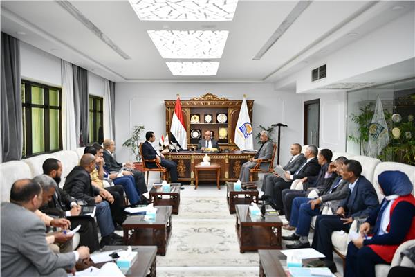 اللواء أشرف الداودى محافظ قنا