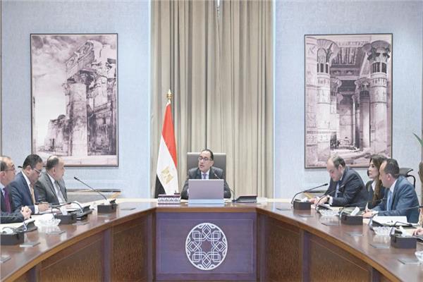 رئيس مجلس الوزراء خلال متابعة الإفراج الجمركى عن السلع والبضائع بالموانئ