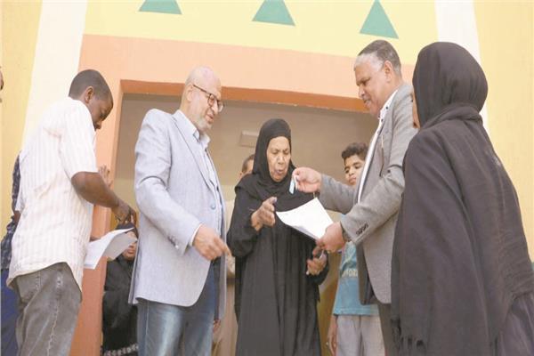 تسليم المتضررين من السيول وحداتهم الجديدة