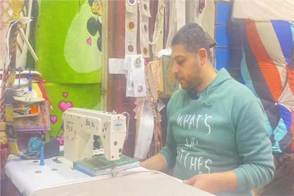 الستائر والمفروشات حرفة يدوية مازالت أسيوط تحتفظ بها لمواجهة المستورد