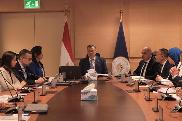  وزير السياحة يعقد الاجتماع الدوري لمناقشة تطوير السياحة النيلية في مصر