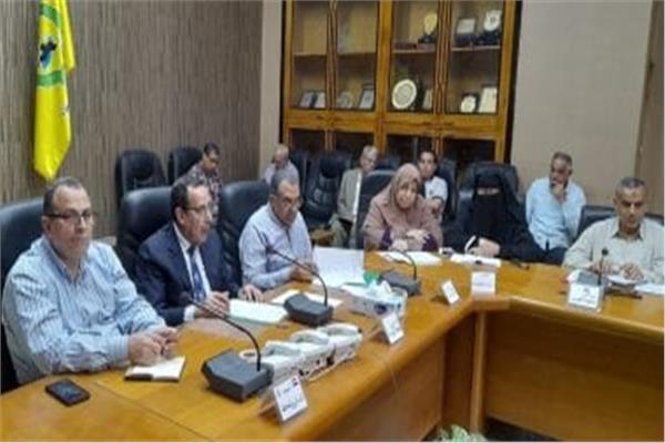 محافظ شمال سيناء يوجه بسرعة الانتهاء من مشروعات الخطة الاستثمارية