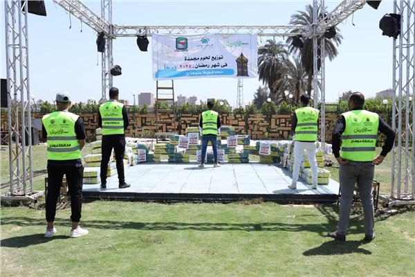 التحالف الوطنى يرسم البسمة على وجوه الأسر الاولى بالرعاية بقري سوهاج 
