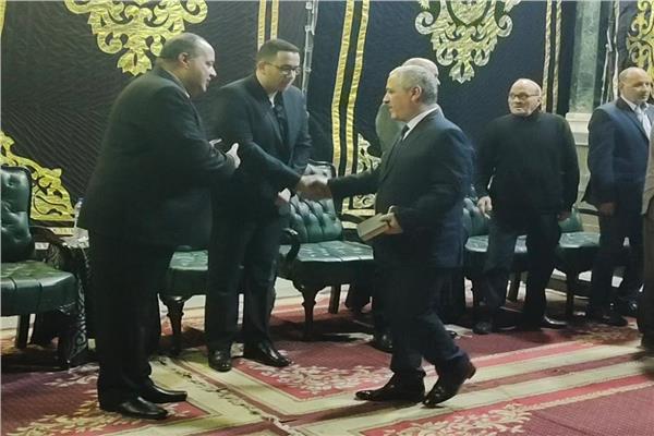 رئيس الوطنية للصحافة خلال تقديم واجب العزاء
