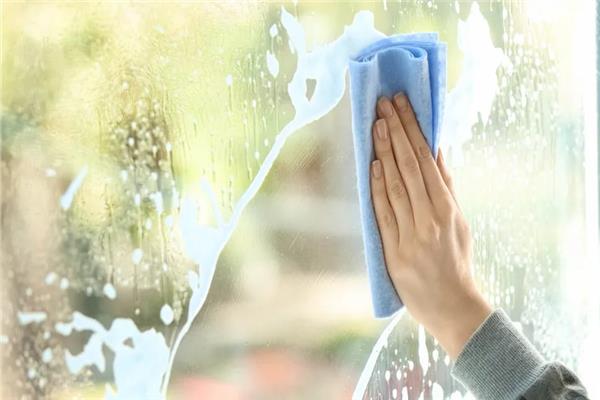 نصائح لتجنب ظهور الخطوط عند تنظيف النوافذ