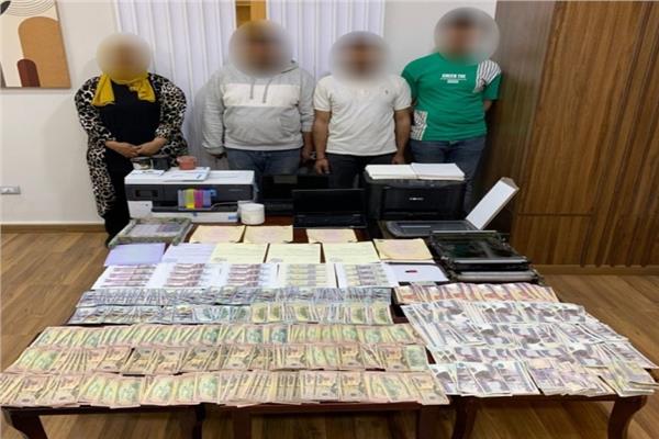 الأمن العام يضبط تشكيلاً عصابيًا بـ 35 ألف دولار و143 ألف جنيه «مزورين» بالمنيا  