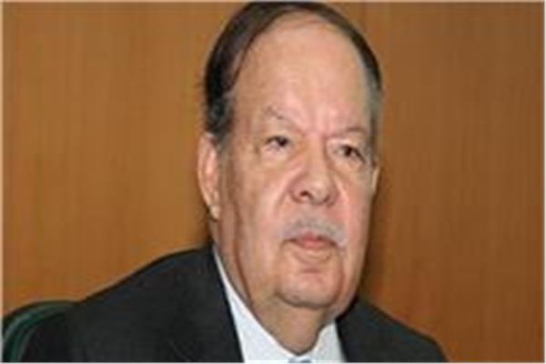 الدكتور أحمد فتحي سرور