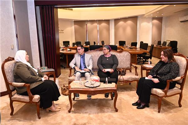 وزيرة التضامن الاجتماعي ونائب مدير الوكالة الألمانية للتعاون الدولي بمصر