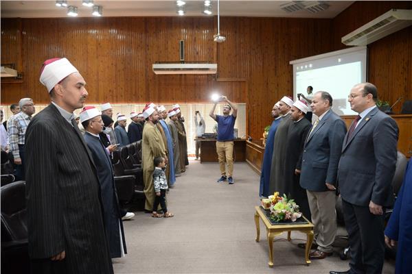 محافظ أسيوط يشهد إحتفال الاوقاف بليلة القدر ويكرم 80 فائزاً فى مسابقة حفظ القران الكريم  