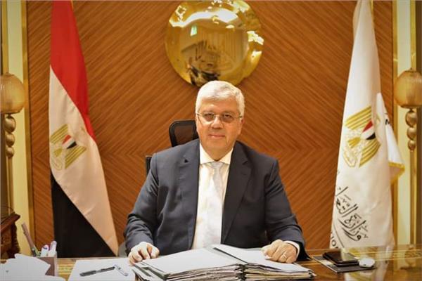 ايمن عاشور وزير التعليم العالي