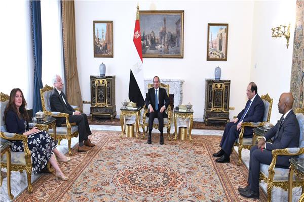 الرئيس عبد الفتاح السيسي خلال اجتماعه برئيس وكالة الاستخبارات المركزية الأمريكية