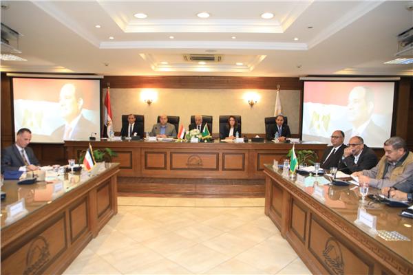  اللواء أحمد راشد محافظ الجيزة خلال الاجتماع